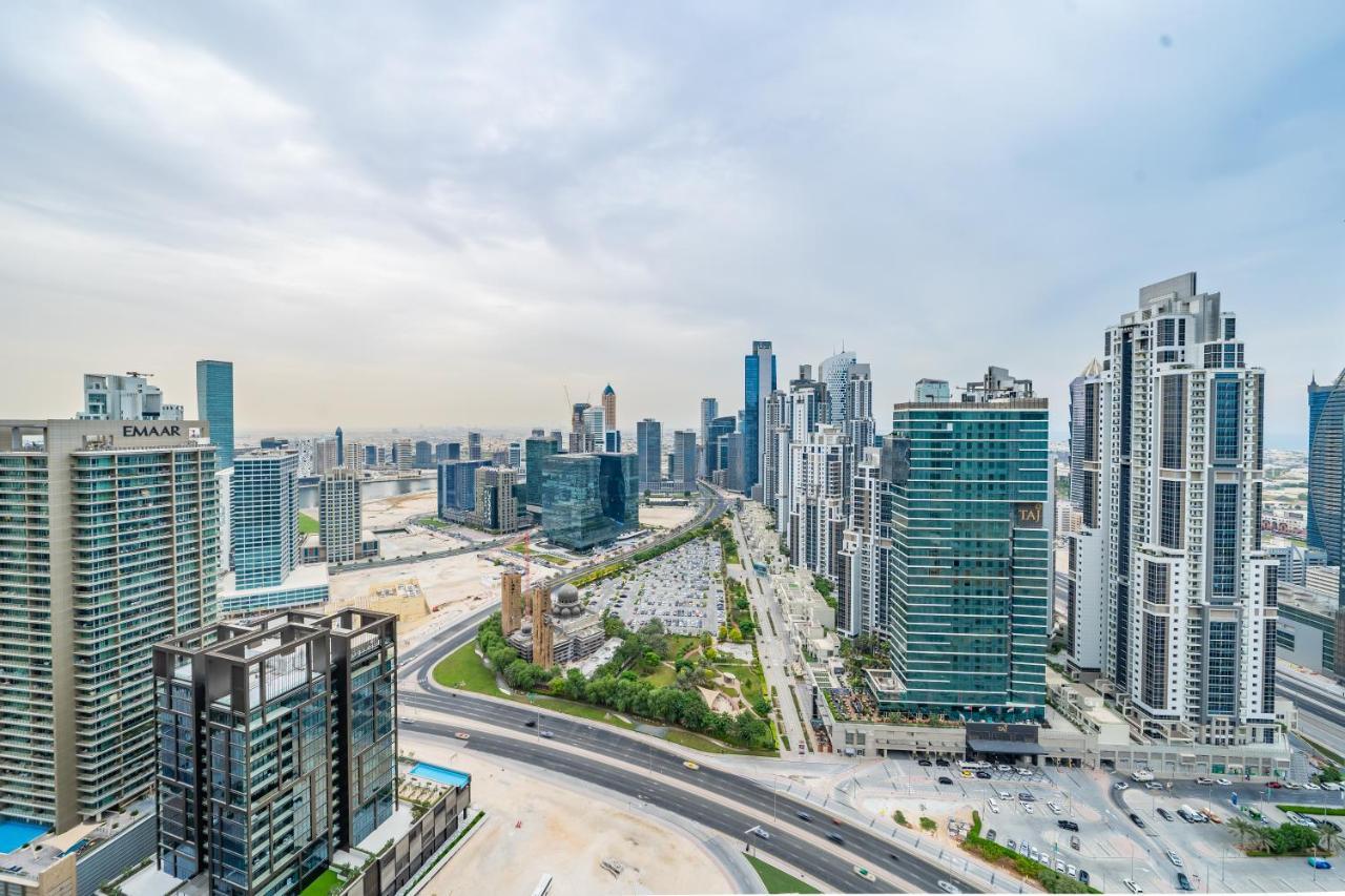 Breathtaking City Views From Dt Apt With Terrace ดูไบ ภายนอก รูปภาพ
